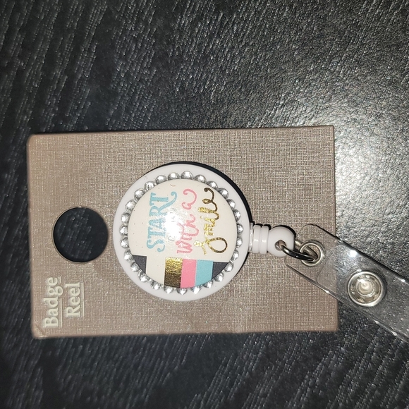 Badge Reel Start the day with a smile badge reel NEW - Picture 1 of 2